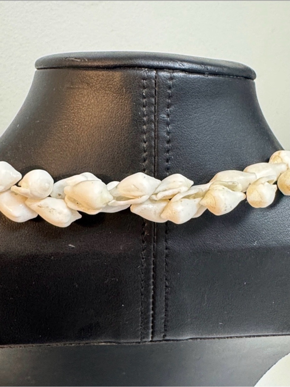 Vintage Sea Shell Operculum Shiva Eye long White and Green Necklace - Picture 5 of 5